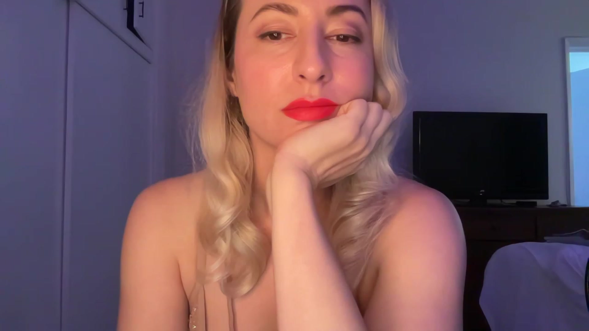 Gallery image thumbnail from Venmome's myfreecams stream on, 01/07/2023, 24:09 image 2 of 20