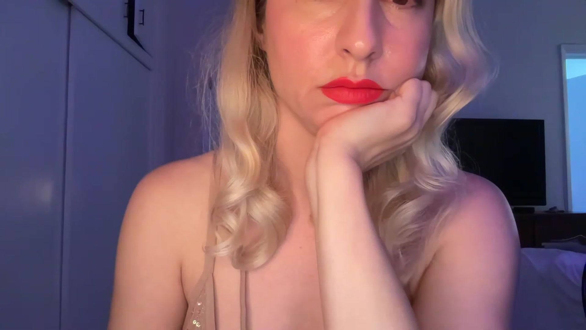 Gallery image thumbnail from Venmome's myfreecams stream on, 01/07/2023, 24:09 image 9 of 20