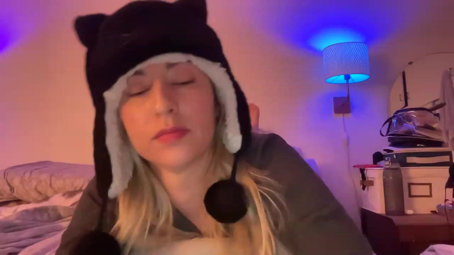 Gallery image thumbnail from Venmome's myfreecams stream on, 01/10/2023, 01:11 image 12 of 20