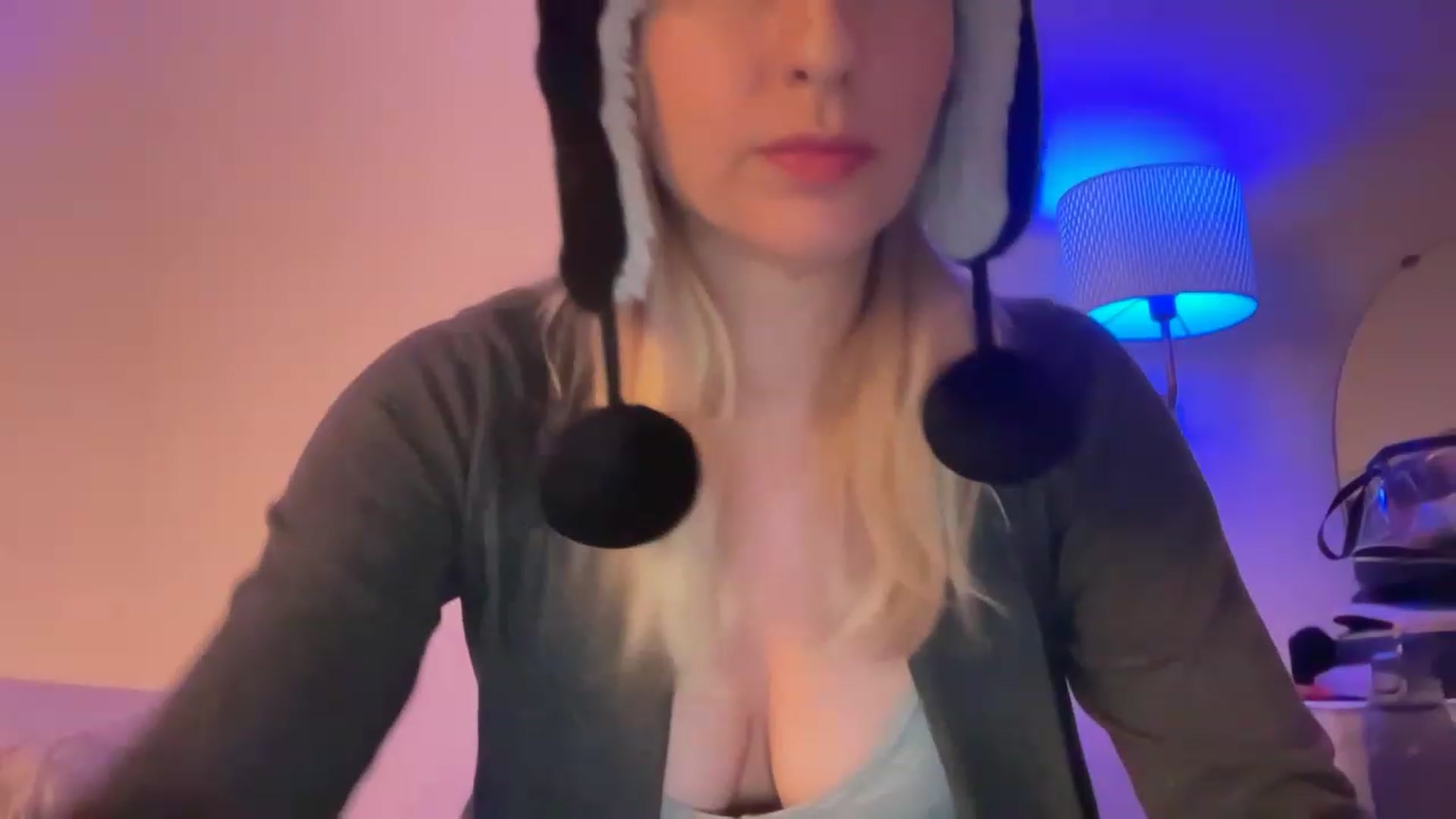 Gallery image thumbnail from Venmome's myfreecams stream on, 01/10/2023, 01:11 image 6 of 20