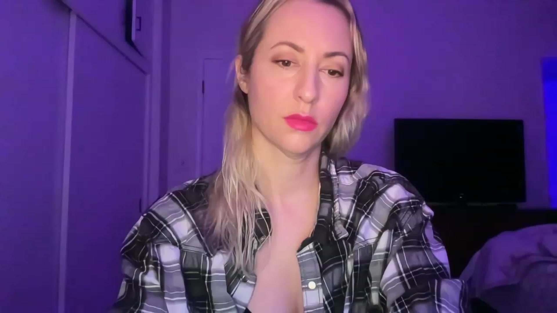 Gallery image thumbnail from Venmome's myfreecams stream on, 01/17/2023, 03:49 image 7 of 20