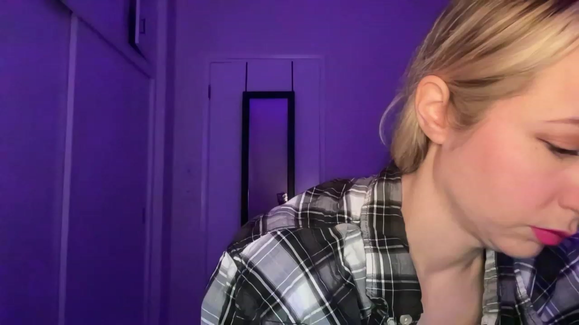 Gallery image thumbnail from Venmome's myfreecams stream on, 01/17/2023, 03:49 image 10 of 20