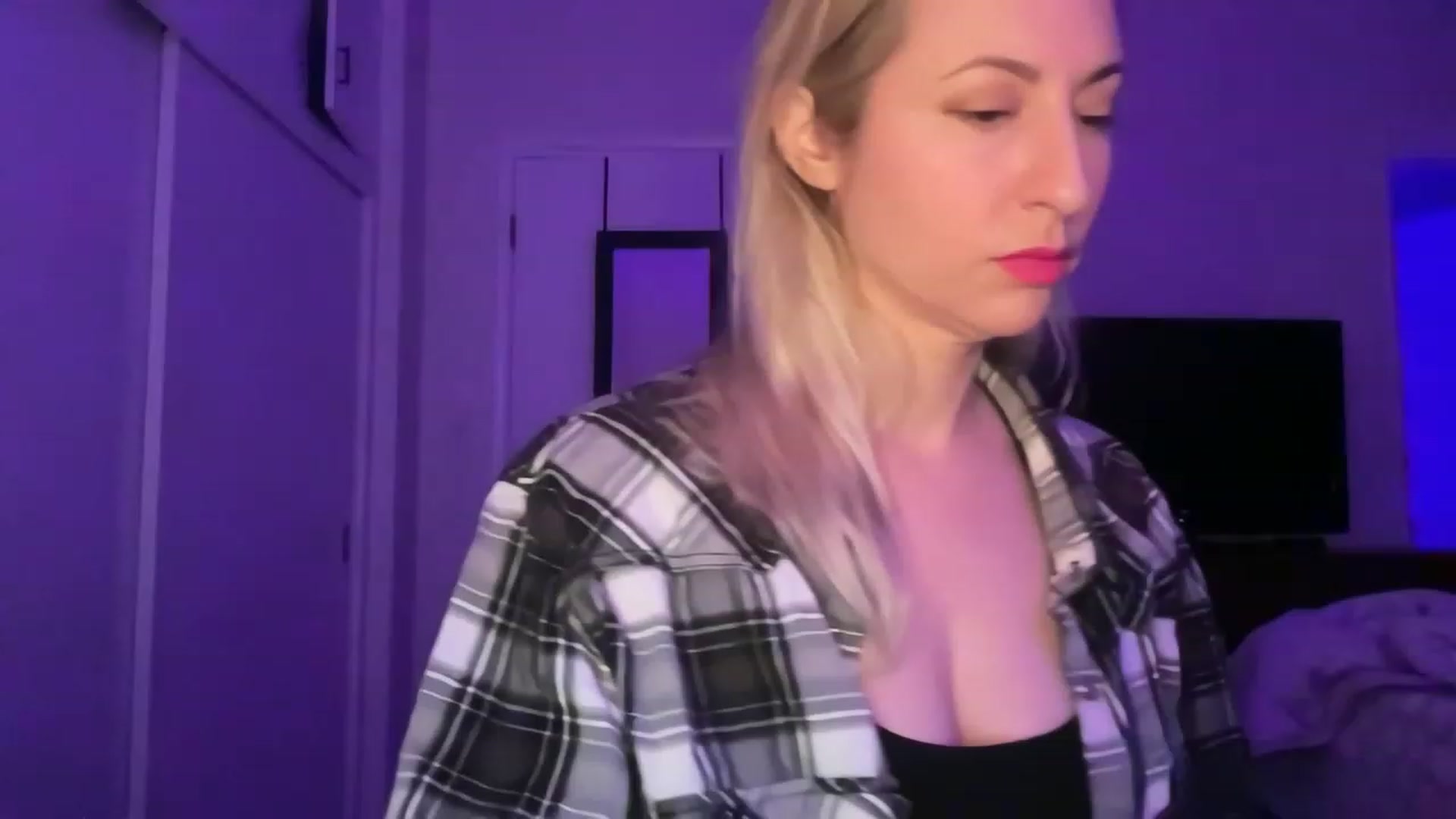 Gallery image thumbnail from Venmome's myfreecams stream on, 01/17/2023, 03:49 image 16 of 20