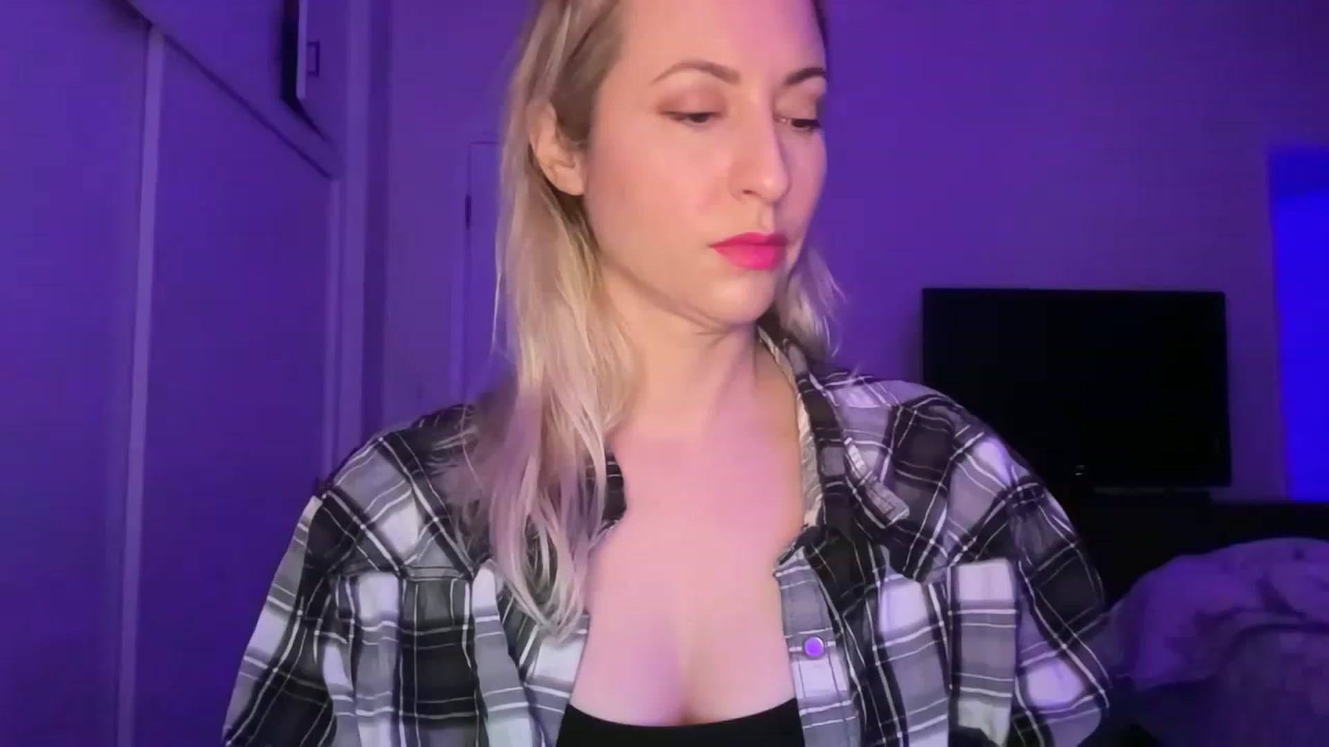 Gallery image thumbnail from Venmome's myfreecams stream on, 01/17/2023, 03:49 image 17 of 20