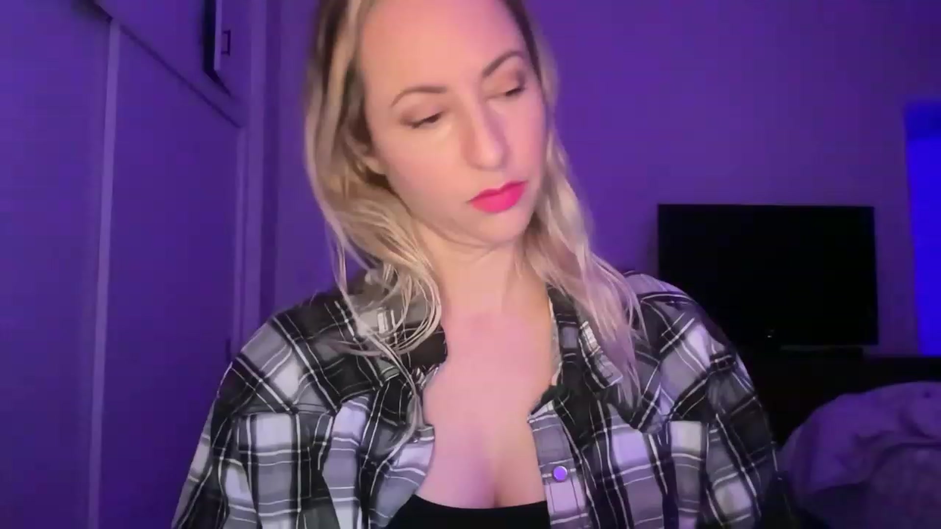Gallery image thumbnail from Venmome's myfreecams stream on, 01/17/2023, 03:49 image 3 of 20