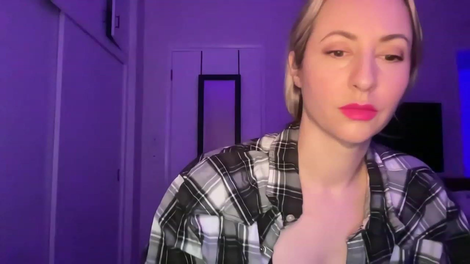 Gallery image thumbnail from Venmome's myfreecams stream on, 01/17/2023, 03:49 image 9 of 20