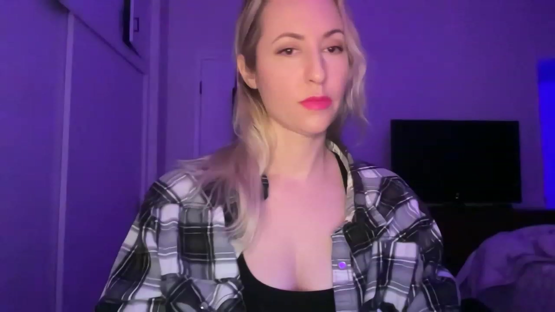Gallery image thumbnail from Venmome's myfreecams stream on, 01/17/2023, 03:49 image 12 of 20