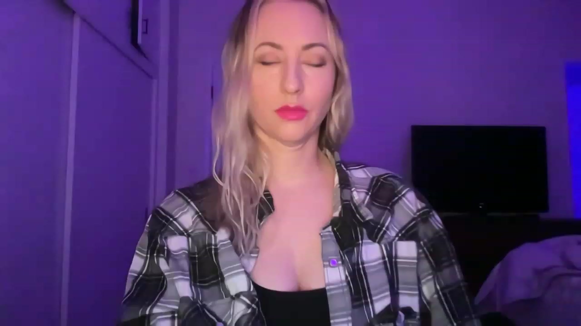 Gallery image thumbnail from Venmome's myfreecams stream on, 01/17/2023, 03:49 image 8 of 20