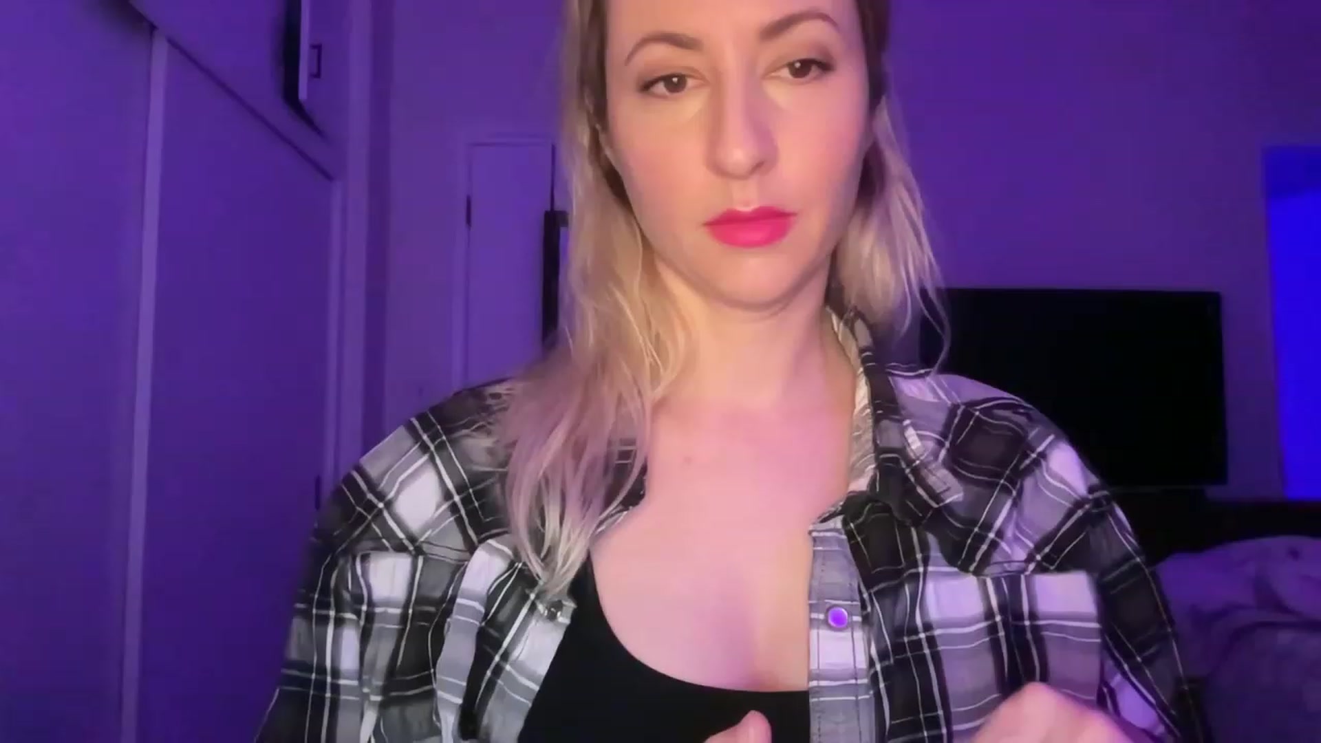 Gallery image thumbnail from Venmome's myfreecams stream on, 01/17/2023, 03:49 image 19 of 20