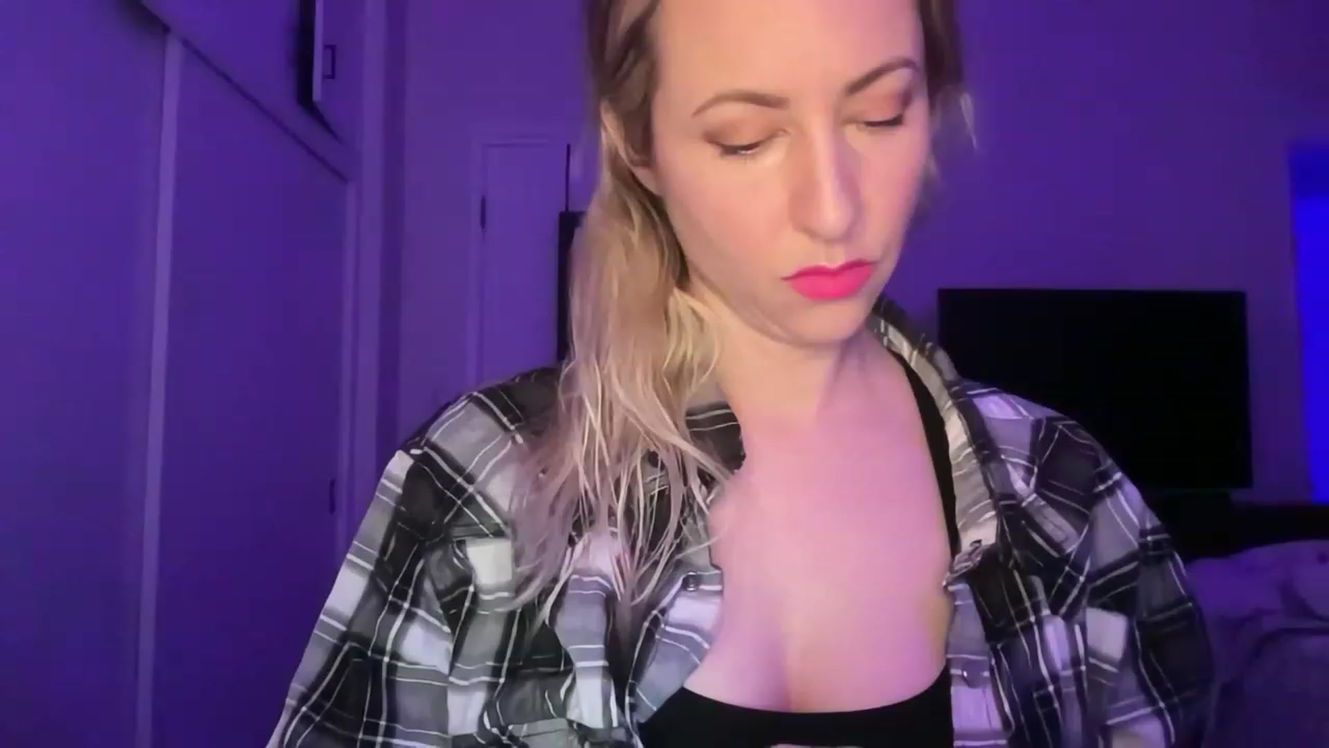 Gallery image thumbnail from Venmome's myfreecams stream on, 01/17/2023, 03:49 image 5 of 20