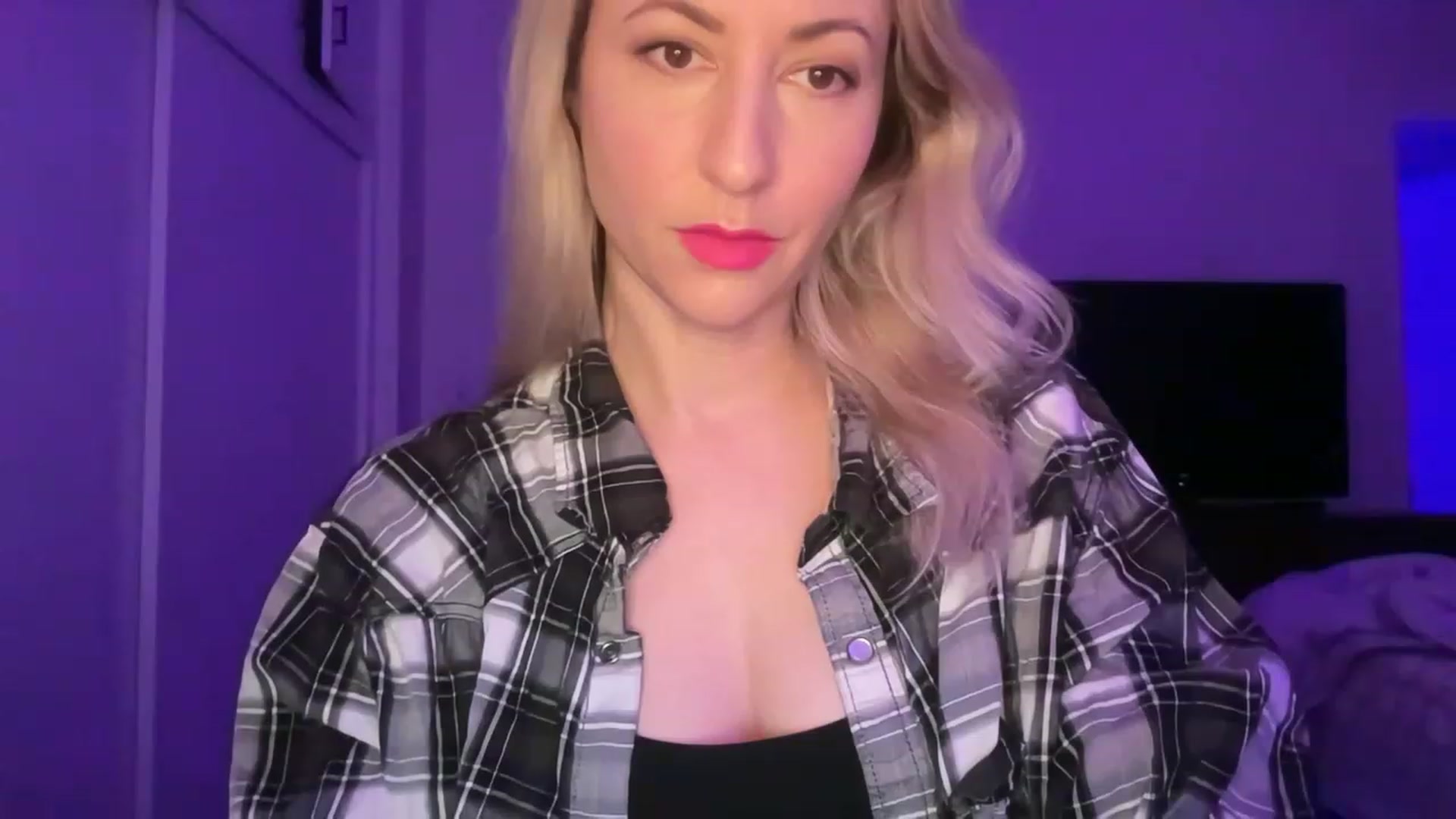 Gallery image thumbnail from Venmome's myfreecams stream on, 01/17/2023, 04:12 image 11 of 20