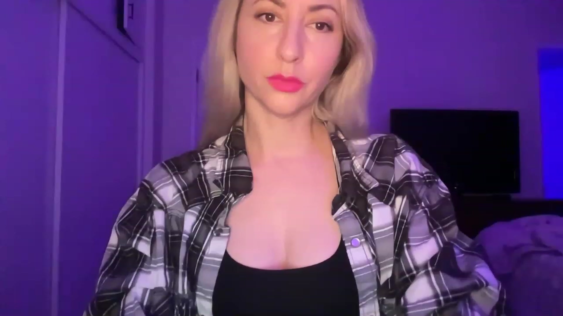 Gallery image thumbnail from Venmome's myfreecams stream on, 01/17/2023, 04:12 image 17 of 20