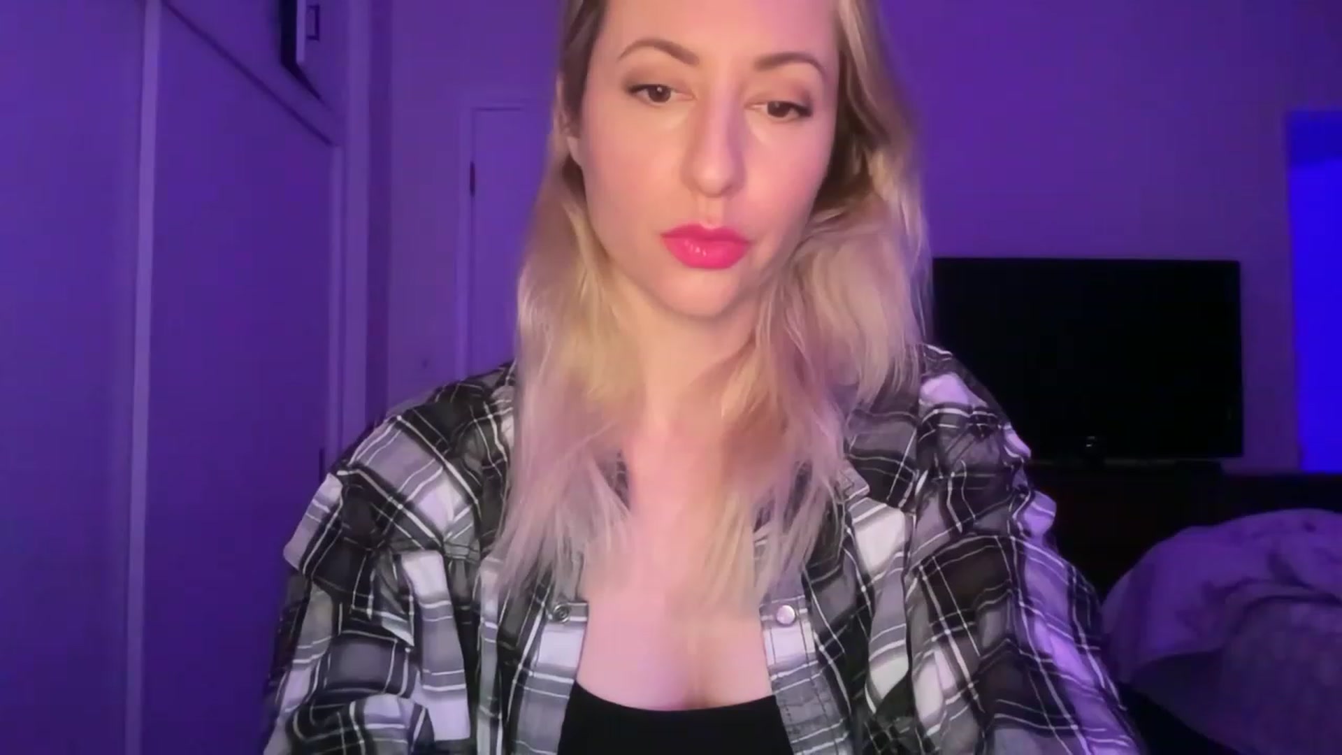 Gallery image thumbnail from Venmome's myfreecams stream on, 01/17/2023, 04:12 image 8 of 20