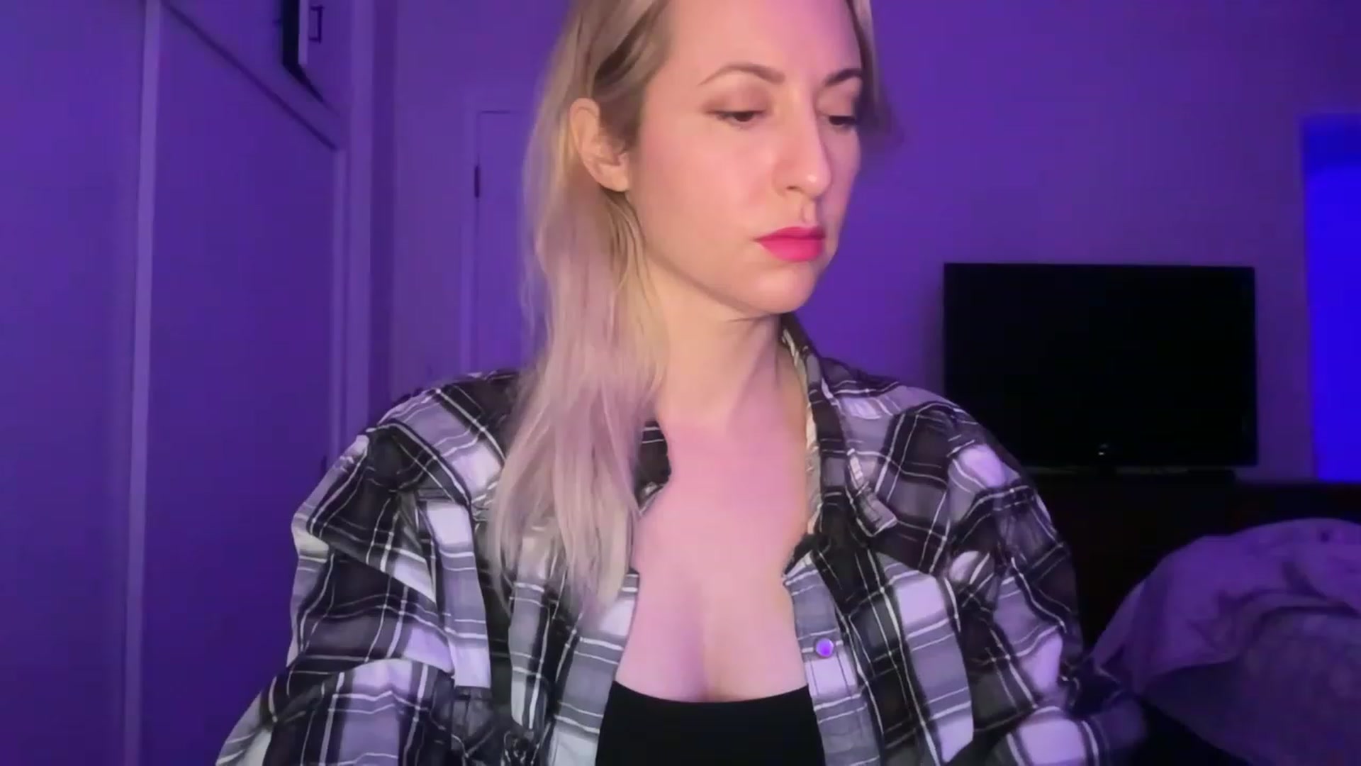 Gallery image thumbnail from Venmome's myfreecams stream on, 01/17/2023, 04:12 image 18 of 20