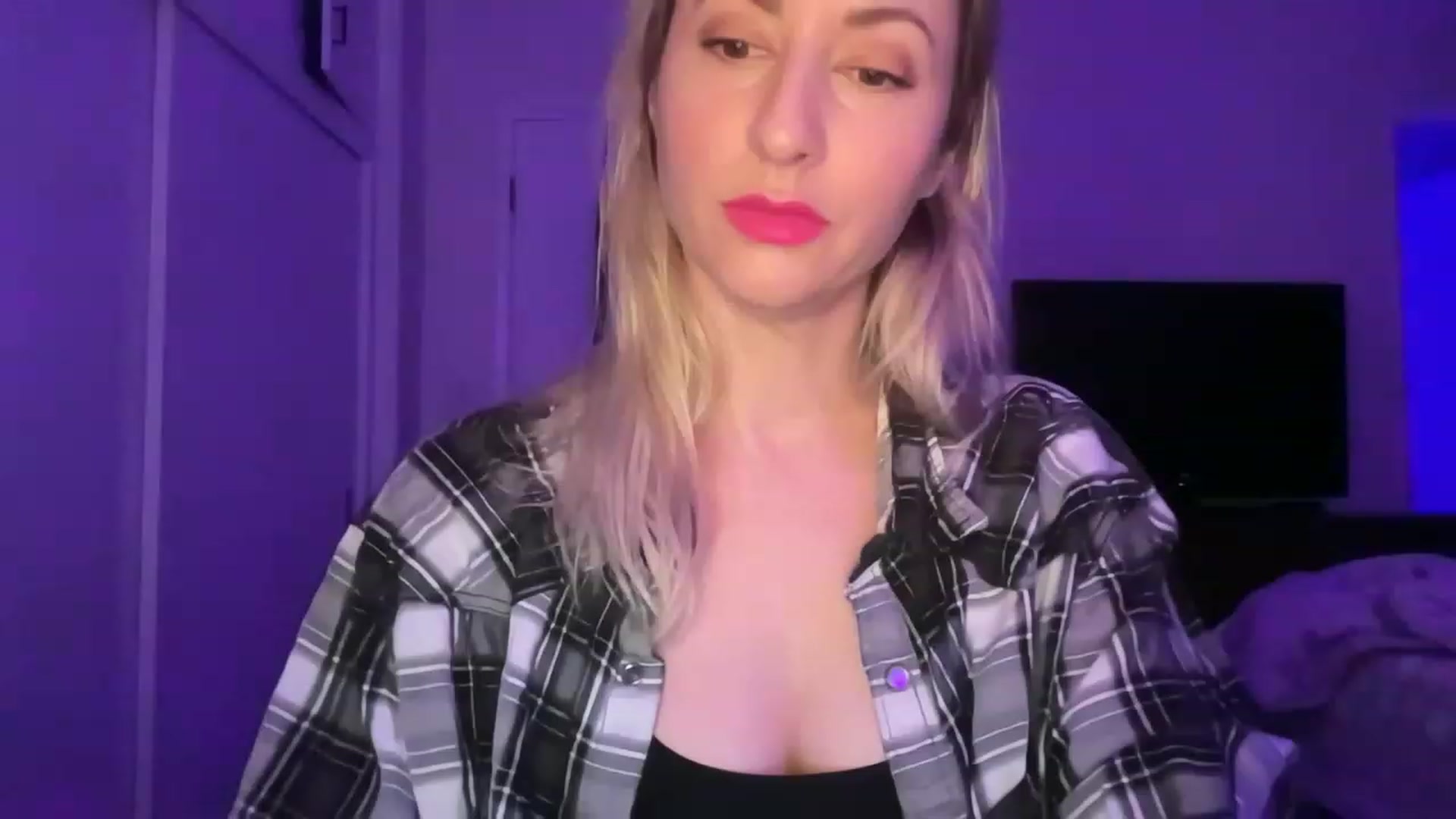 Gallery image thumbnail from Venmome's myfreecams stream on, 01/17/2023, 04:12 image 5 of 20