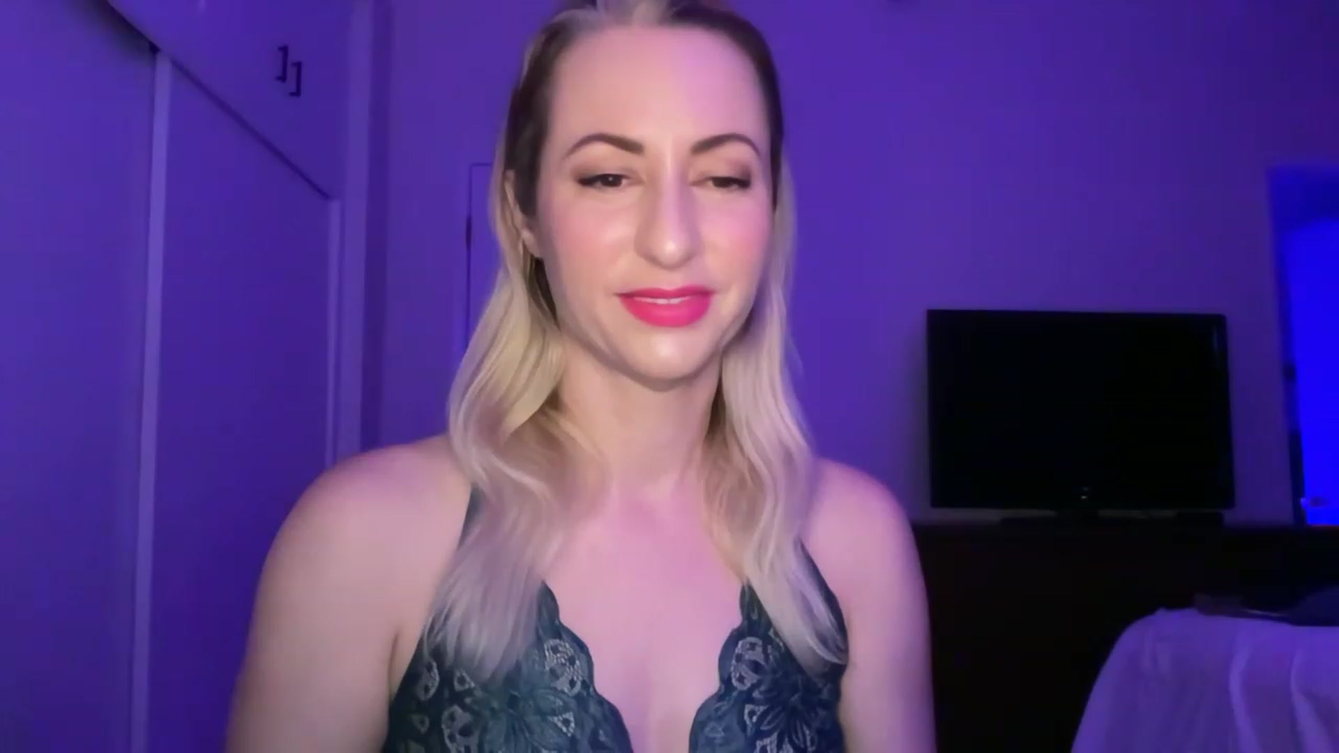 Gallery image thumbnail from Venmome's myfreecams stream on, 01/28/2023, 02:36 image 15 of 20