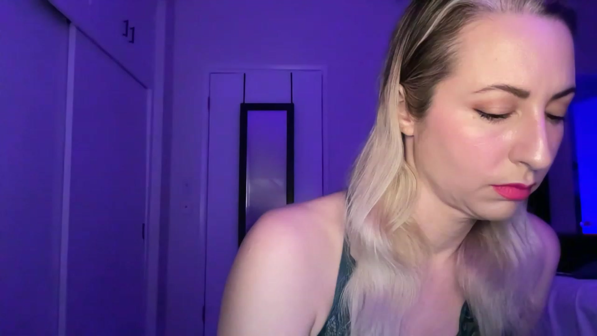 Gallery image thumbnail from Venmome's myfreecams stream on, 01/28/2023, 02:36 image 12 of 20