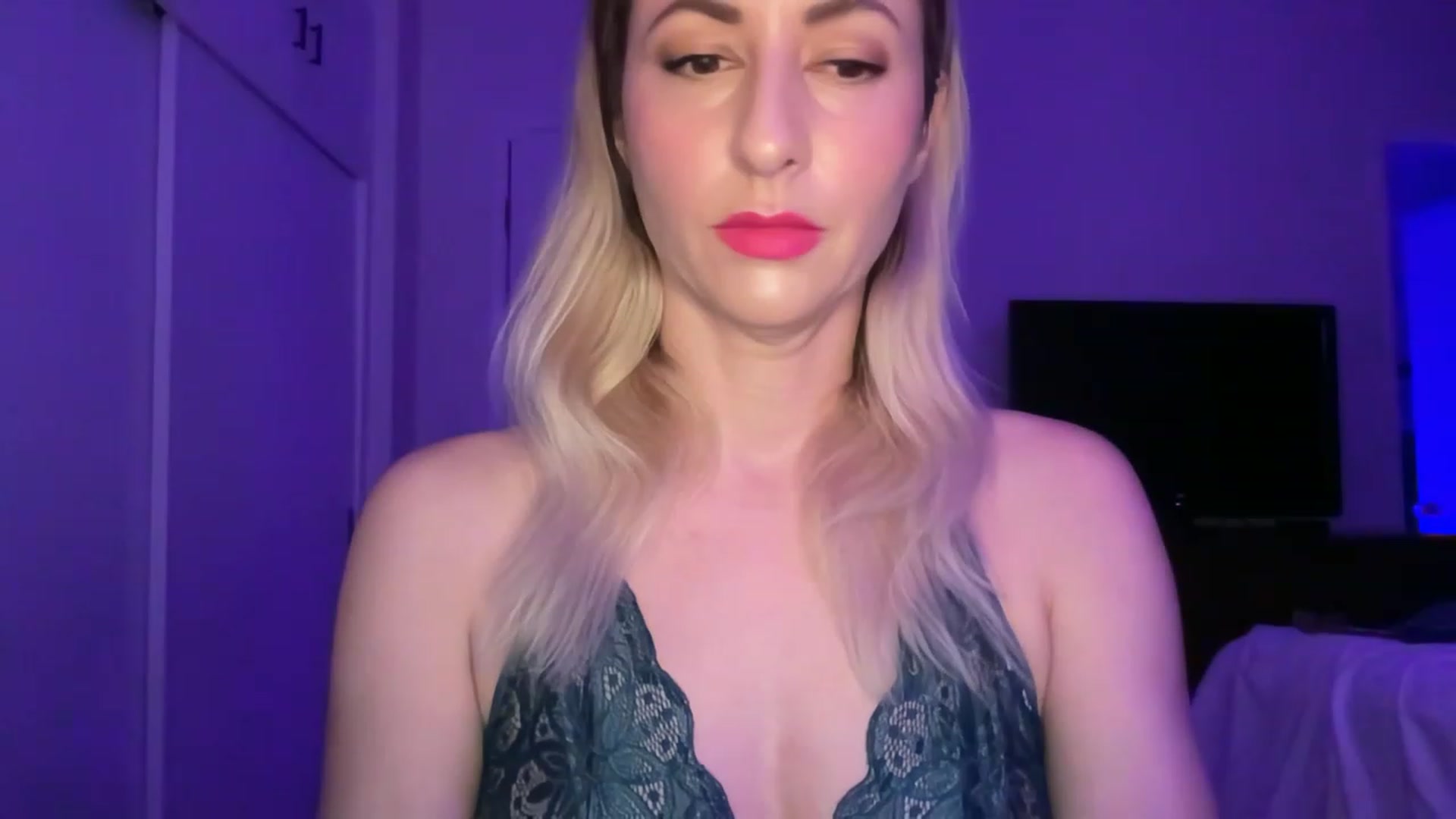 Gallery image thumbnail from Venmome's myfreecams stream on, 01/28/2023, 02:36 image 16 of 20