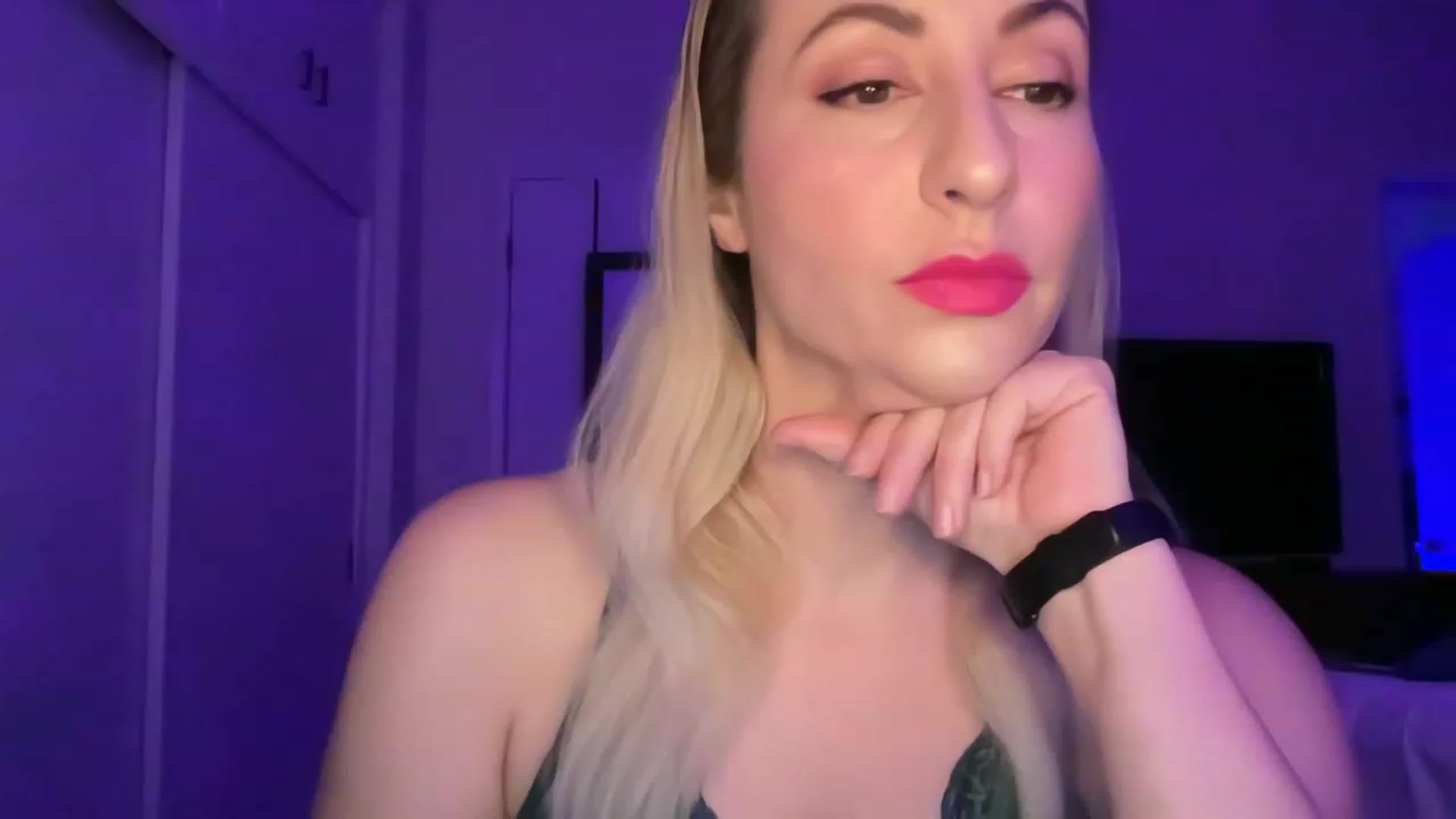 Gallery image thumbnail from Venmome's myfreecams stream on, 01/28/2023, 02:36 image 3 of 20