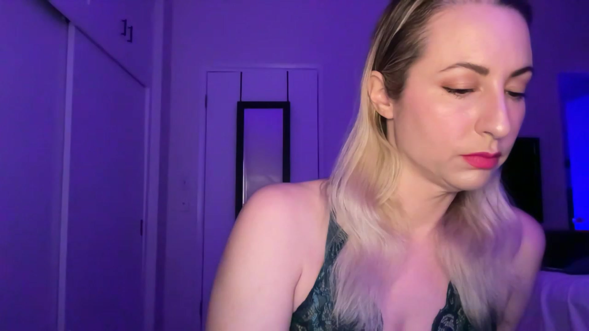 Gallery image thumbnail from Venmome's myfreecams stream on, 01/28/2023, 02:36 image 8 of 20