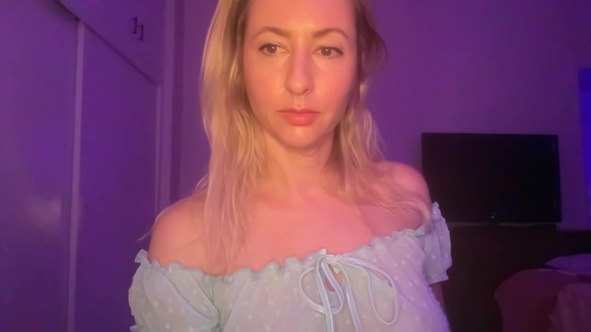 Gallery image thumbnail from Venmome's myfreecams stream on, 02/03/2023, 02:49 image 19 of 20