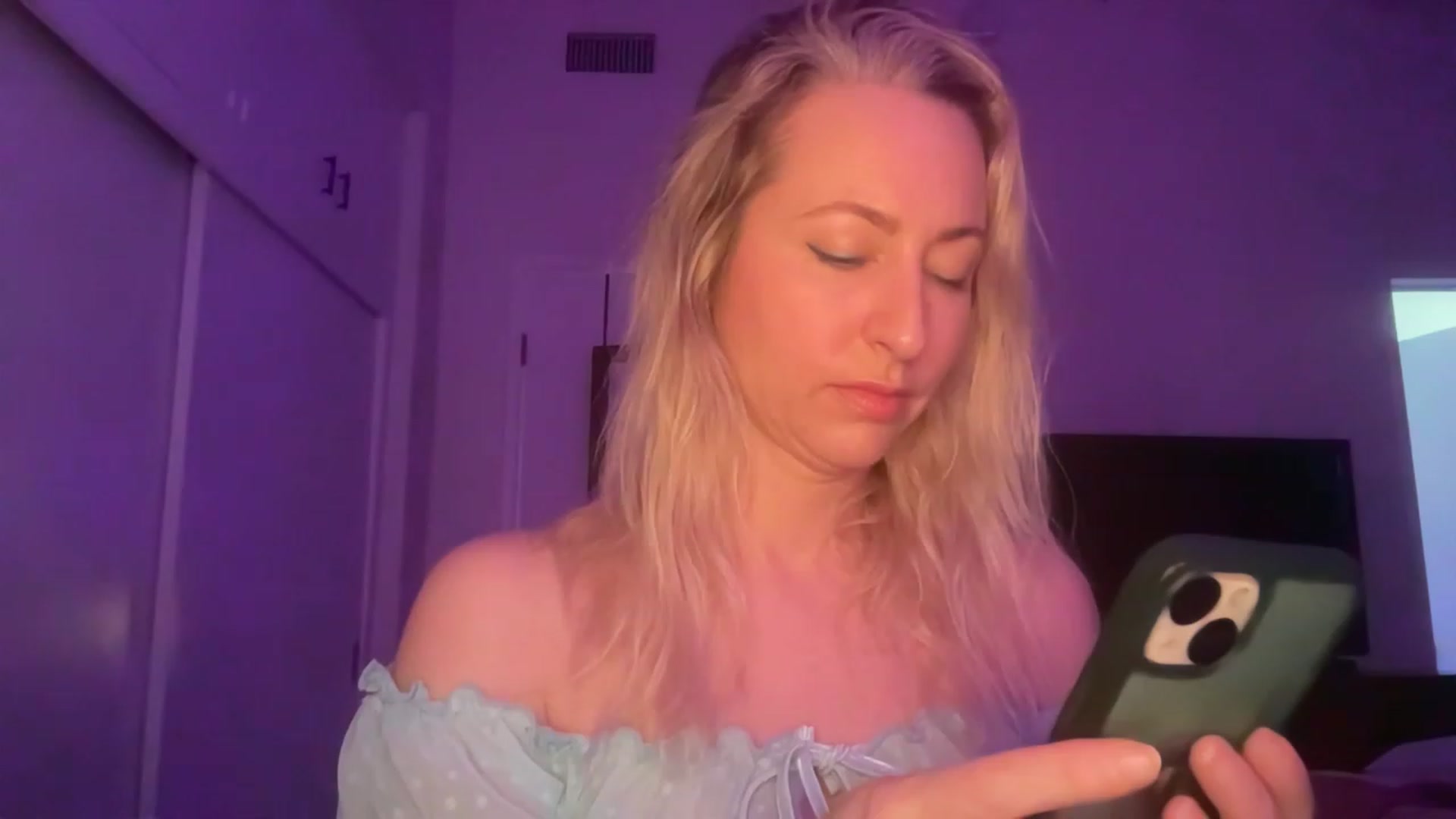 Gallery image thumbnail from Venmome's myfreecams stream on, 02/03/2023, 02:49 image 1 of 20