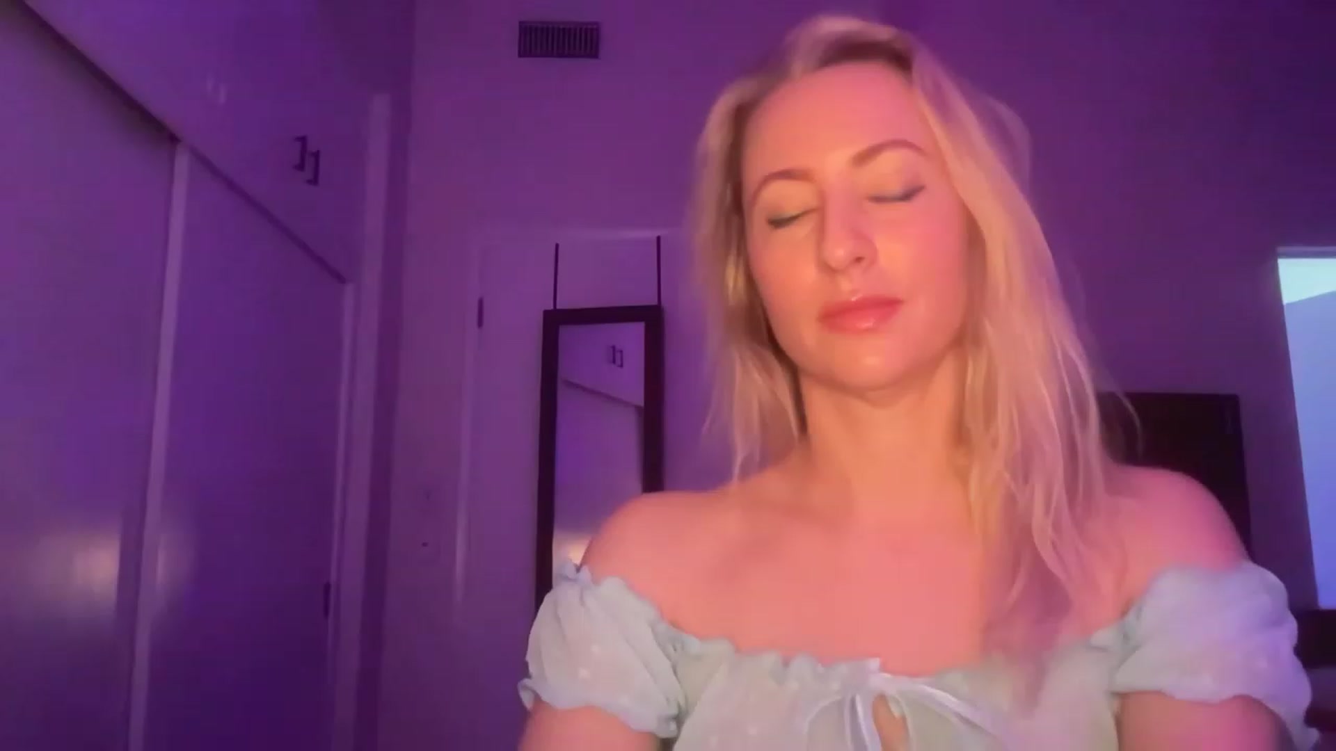 Gallery image thumbnail from Venmome's myfreecams stream on, 02/03/2023, 02:49 image 3 of 20