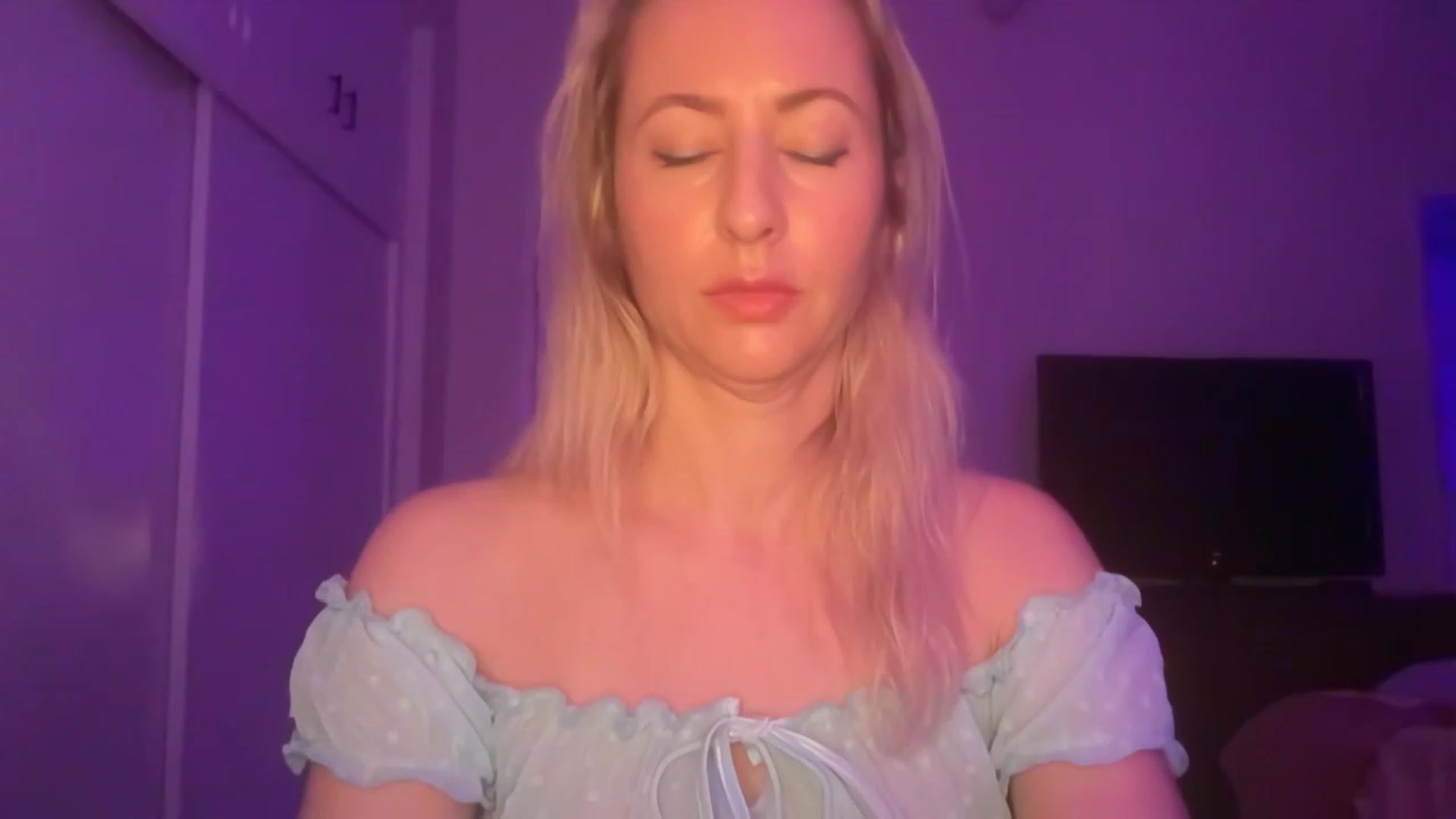 Gallery image thumbnail from Venmome's myfreecams stream on, 02/03/2023, 02:49 image 18 of 20