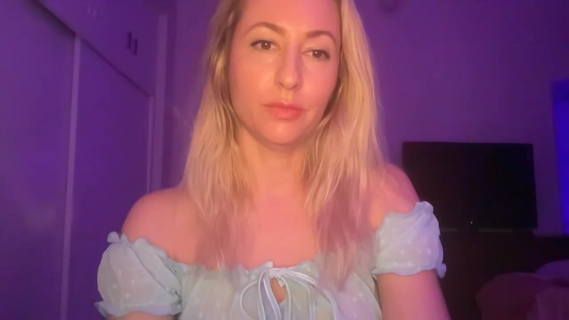 Gallery image thumbnail from Venmome's myfreecams stream on, 02/03/2023, 02:49 image 15 of 20
