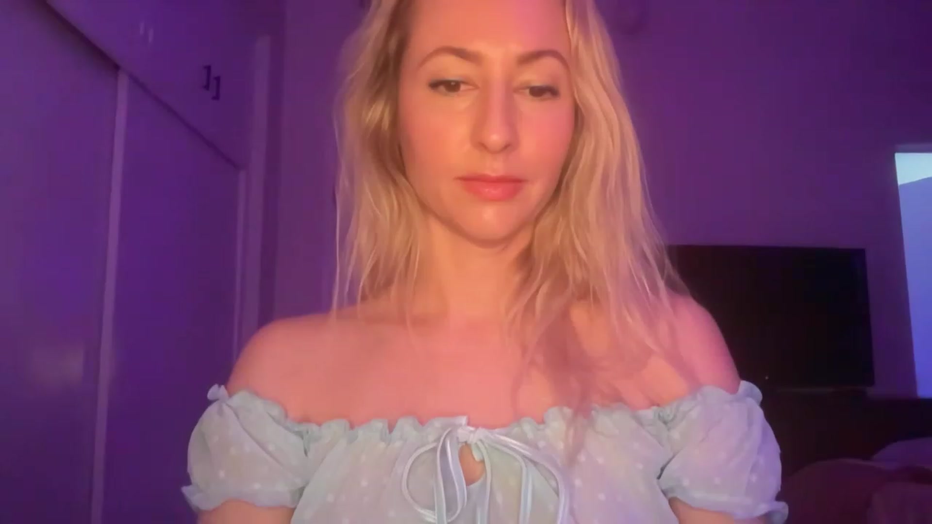 Gallery image thumbnail from Venmome's myfreecams stream on, 02/03/2023, 02:51 image 10 of 20