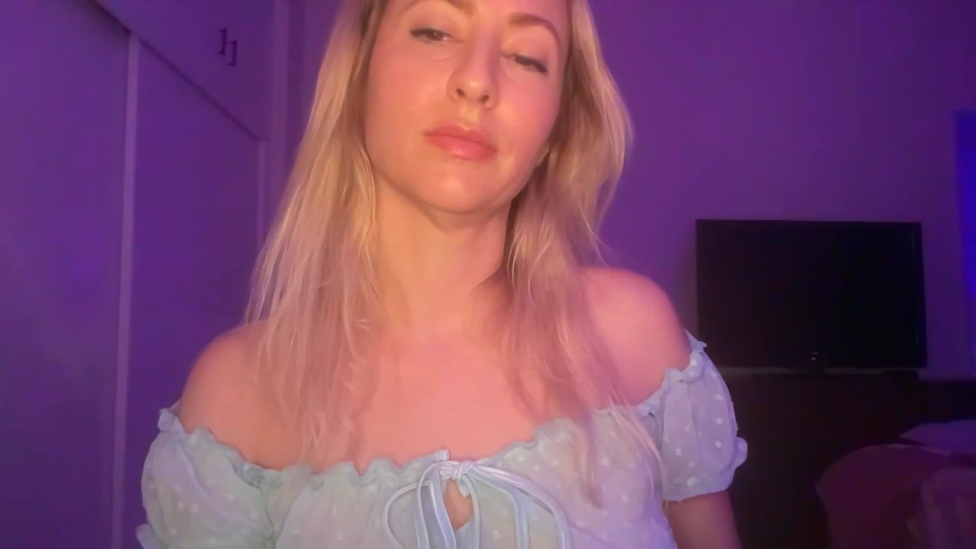Gallery image thumbnail from Venmome's myfreecams stream on, 02/03/2023, 02:51 image 20 of 20