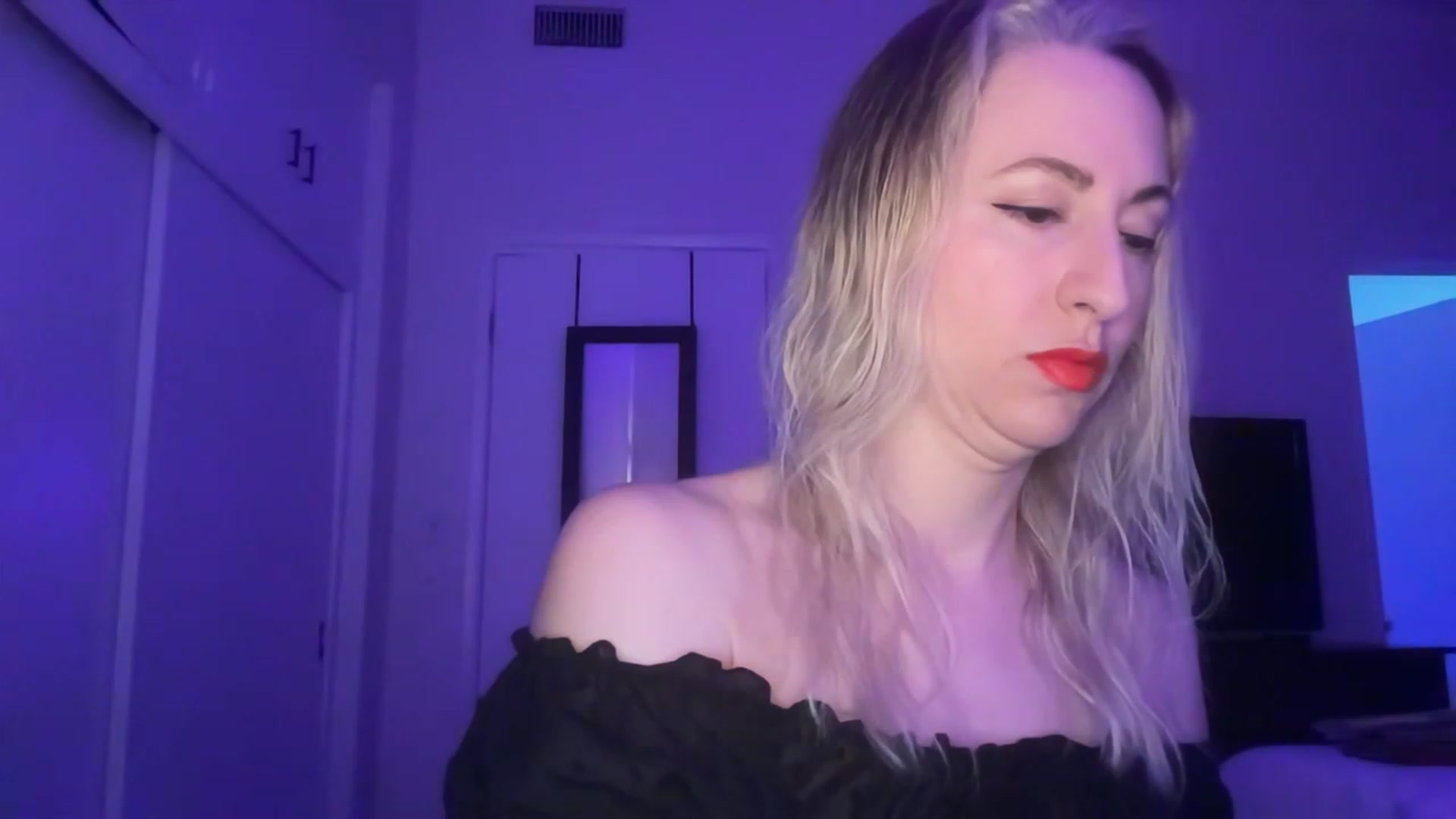 Gallery image thumbnail from Venmome's myfreecams stream on, 02/10/2023, 01:42 image 6 of 20
