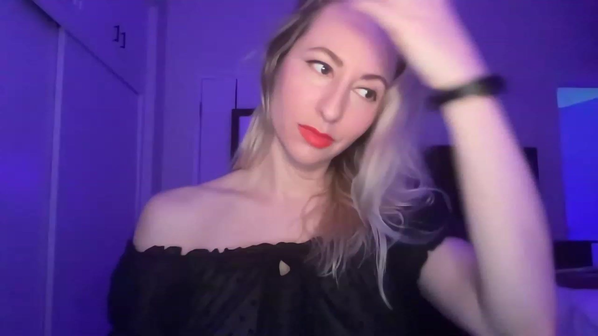 Gallery image thumbnail from Venmome's myfreecams stream on, 02/10/2023, 01:42 image 16 of 20