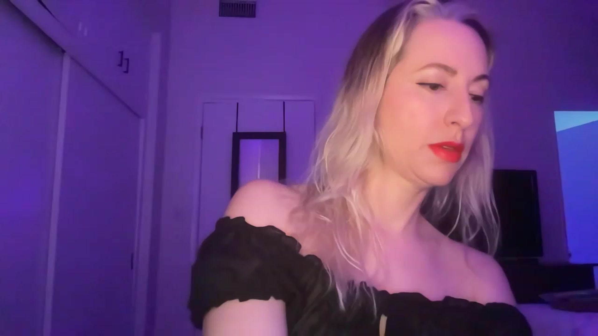 Gallery image thumbnail from Venmome's myfreecams stream on, 02/10/2023, 01:42 image 9 of 20