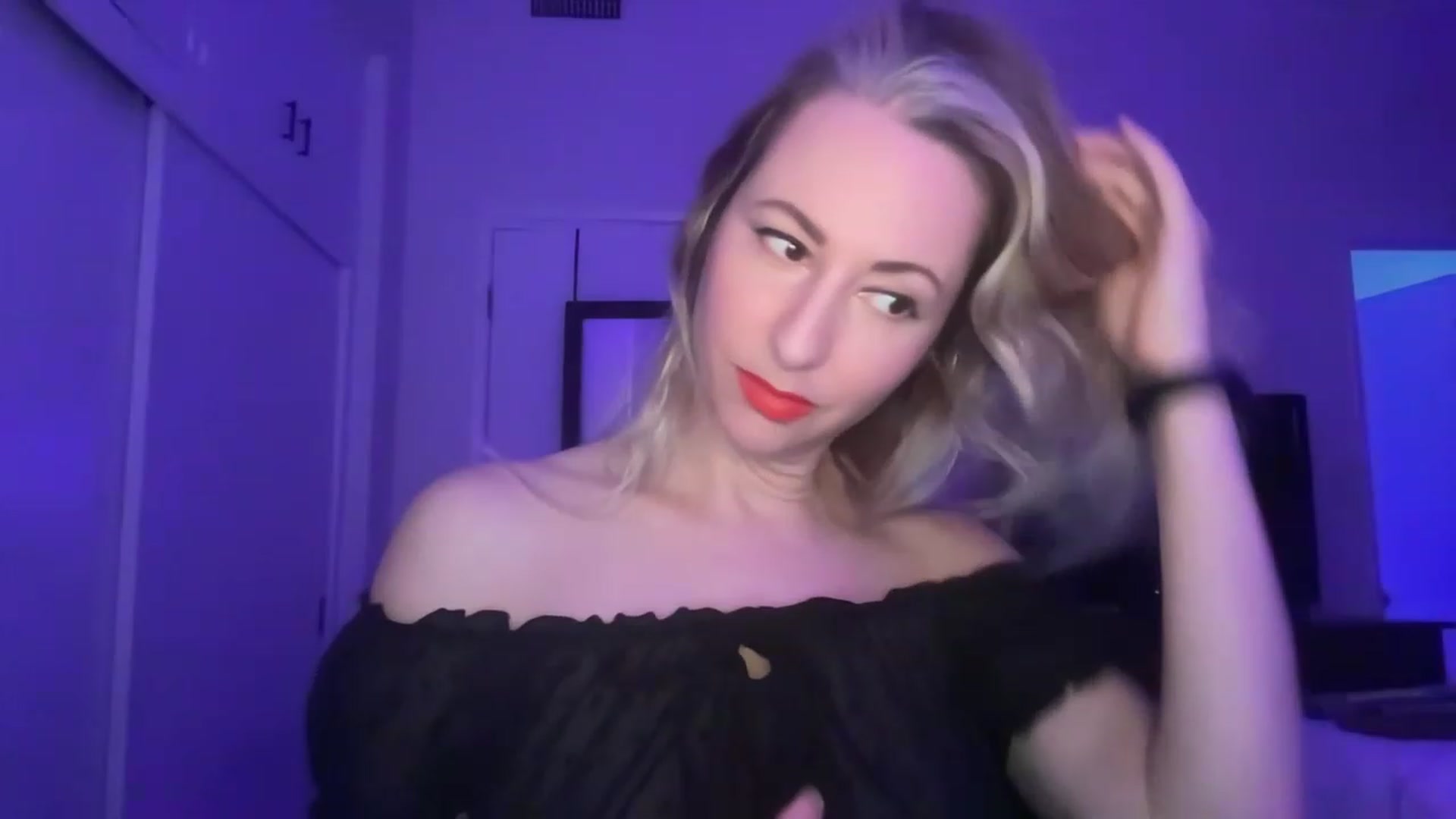Gallery image thumbnail from Venmome's myfreecams stream on, 02/10/2023, 01:42 image 14 of 20