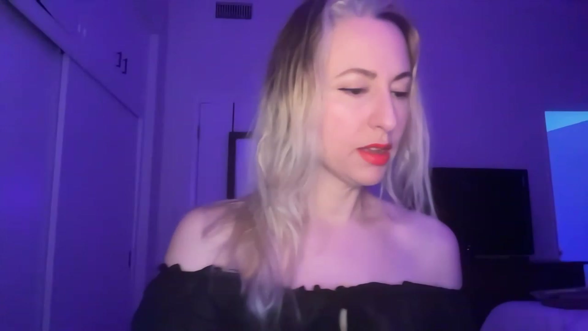 Gallery image thumbnail from Venmome's myfreecams stream on, 02/10/2023, 01:42 image 8 of 20