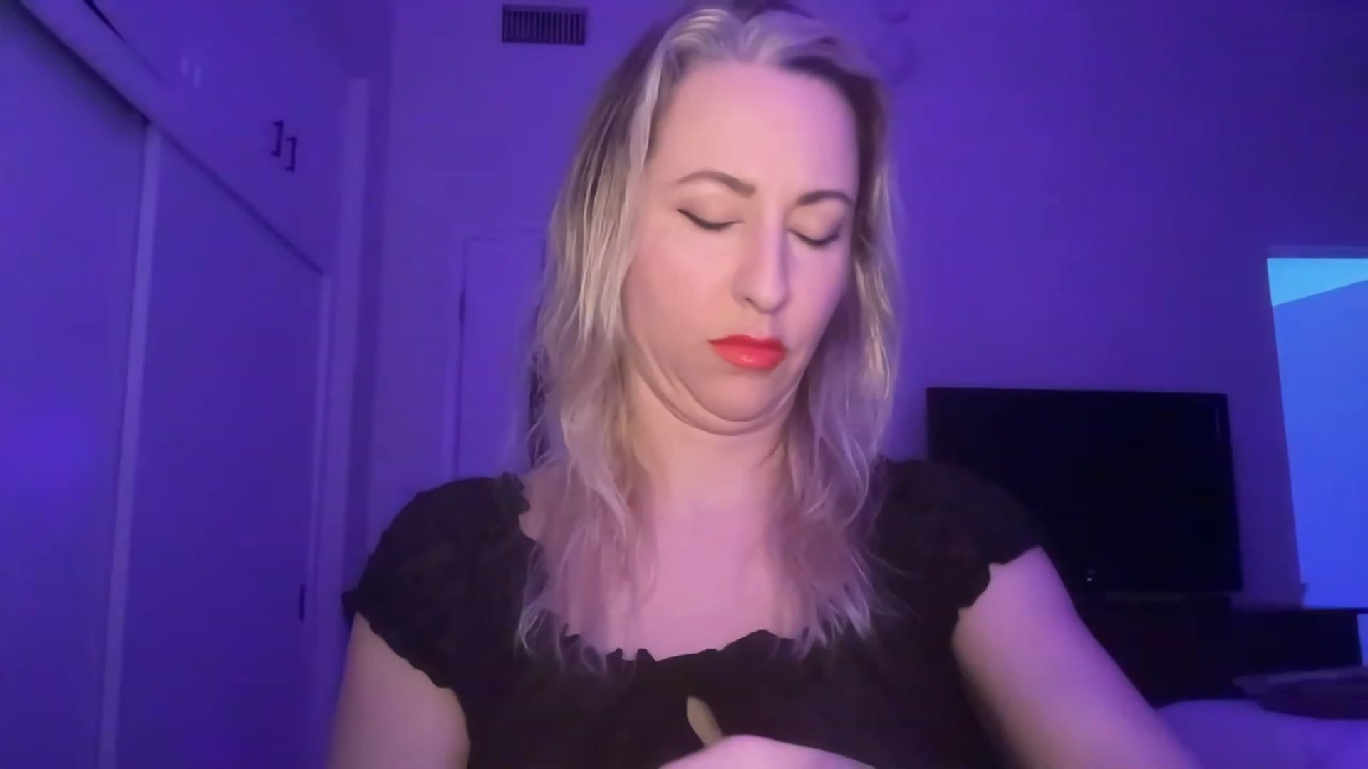 Gallery image thumbnail from Venmome's myfreecams stream on, 02/10/2023, 01:42 image 3 of 20