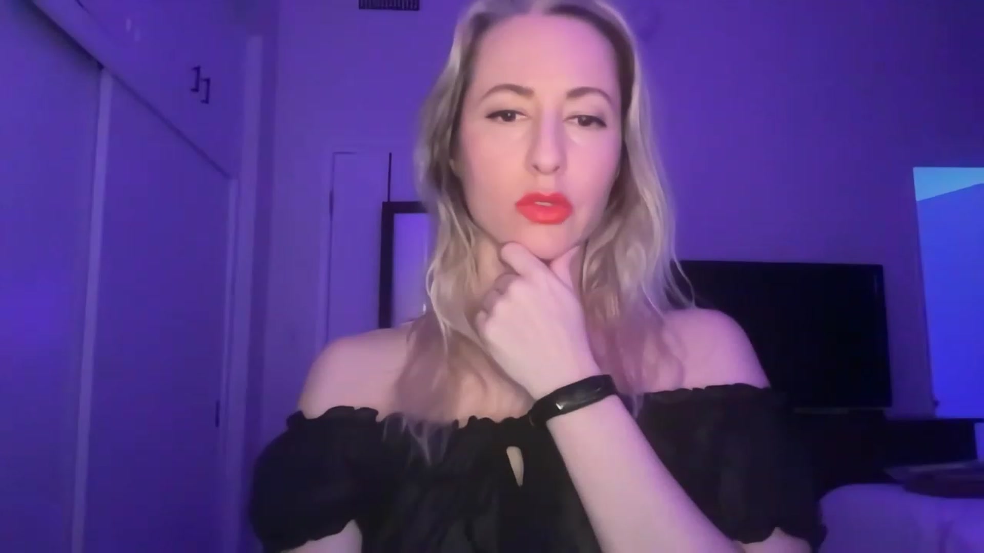 Gallery image thumbnail from Venmome's myfreecams stream on, 02/10/2023, 01:42 image 11 of 20