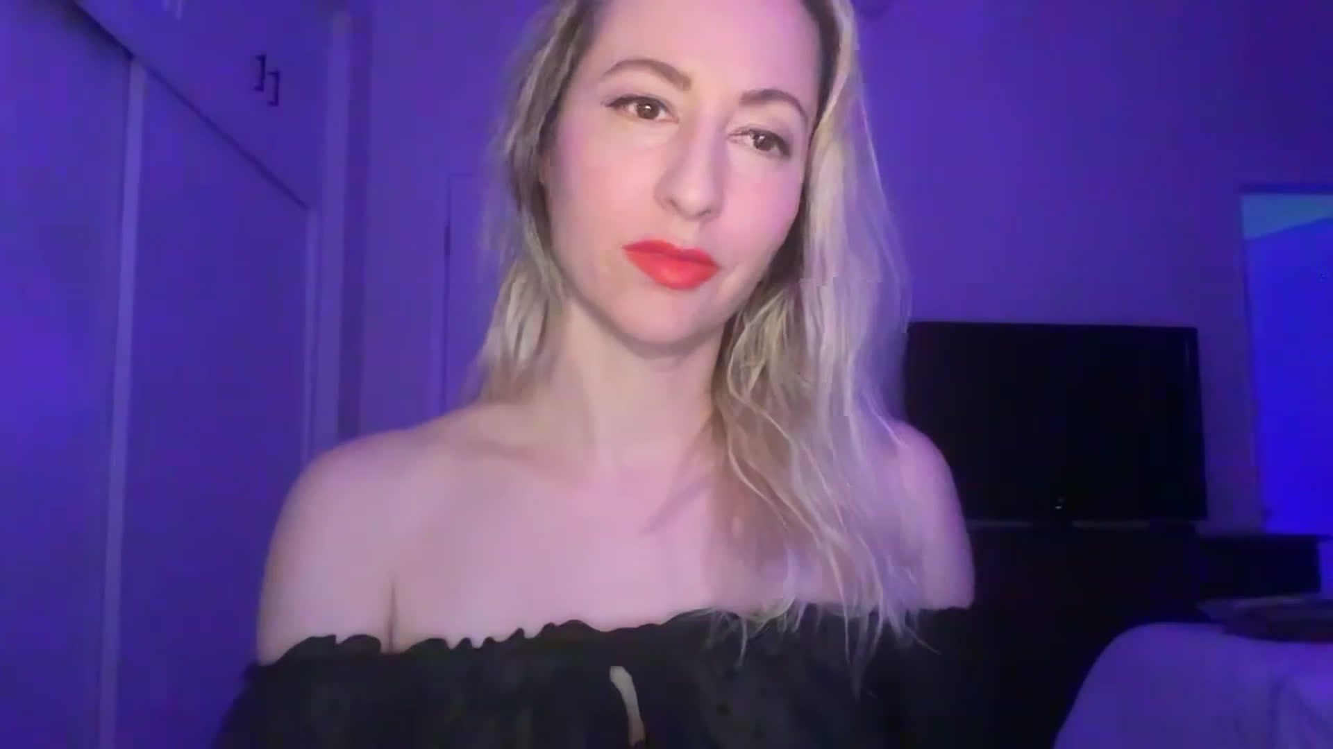 Gallery image thumbnail from Venmome's myfreecams stream on, 02/10/2023, 01:42 image 18 of 20
