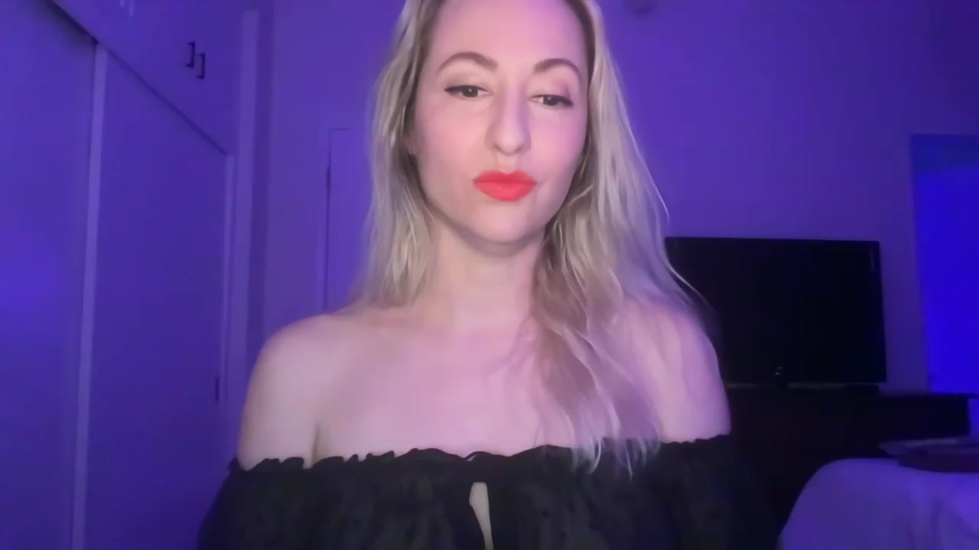 Gallery image thumbnail from Venmome's myfreecams stream on, 02/10/2023, 02:02 image 6 of 20