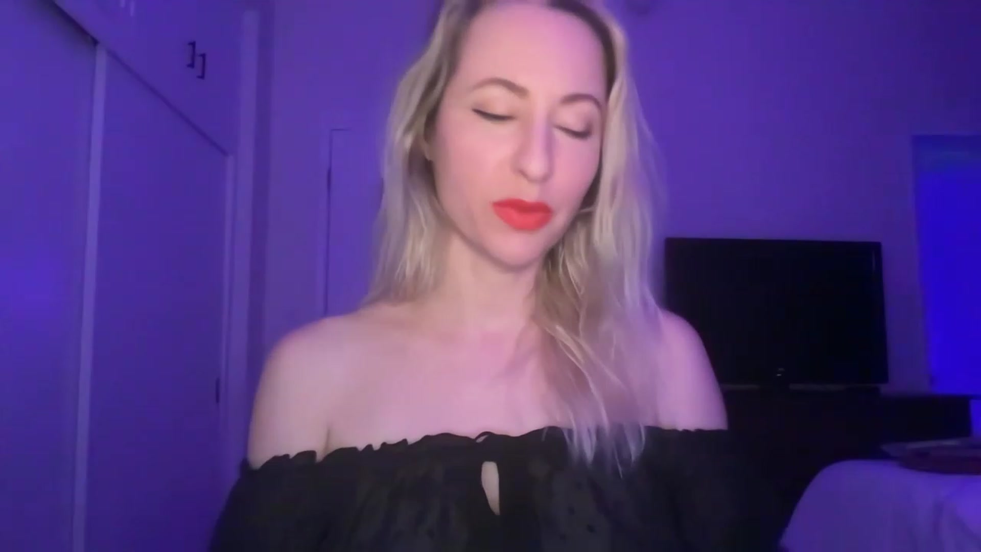 Gallery image thumbnail from Venmome's myfreecams stream on, 02/10/2023, 02:02 image 4 of 20