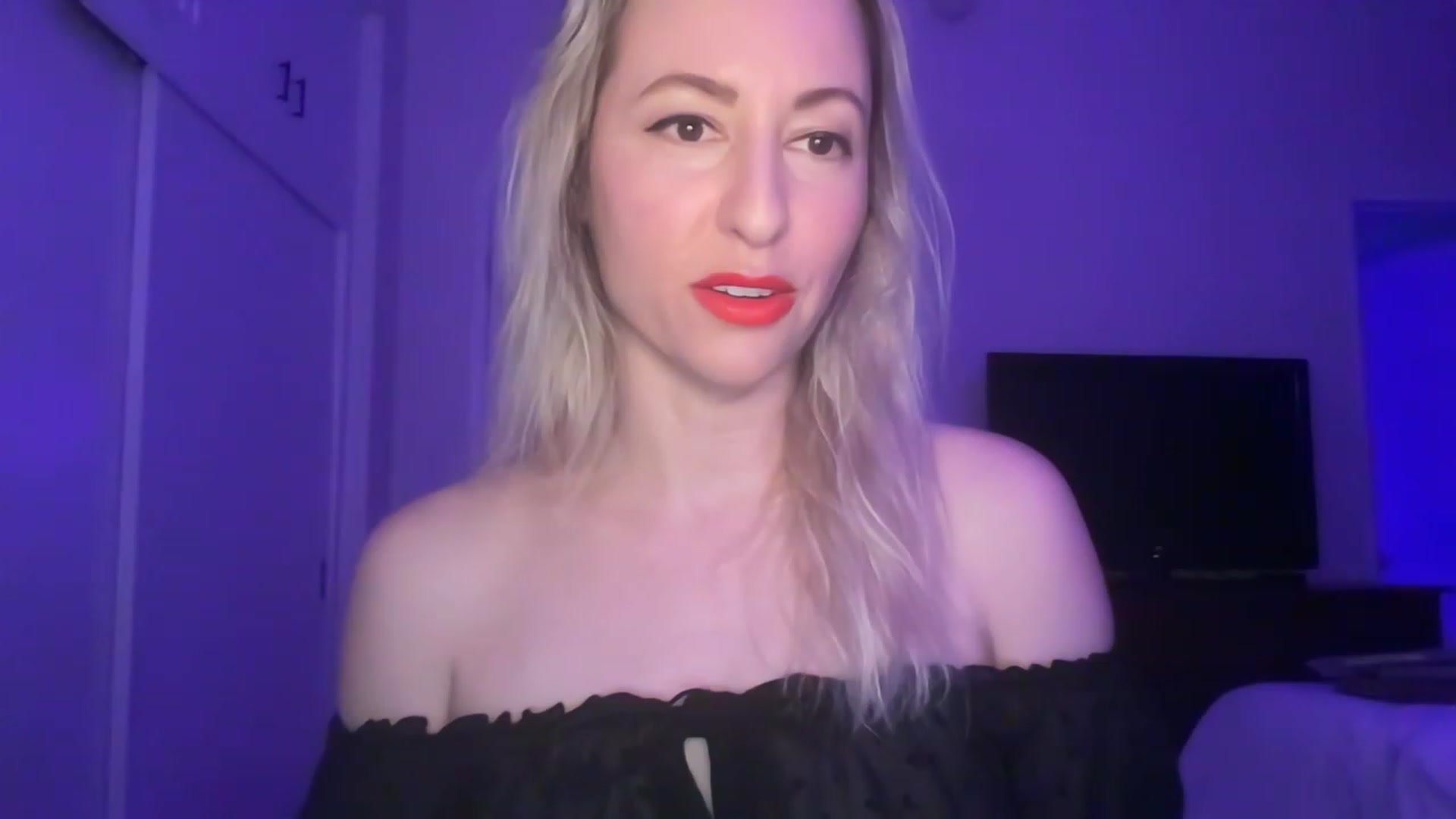 Gallery image thumbnail from Venmome's myfreecams stream on, 02/10/2023, 02:02 image 10 of 20