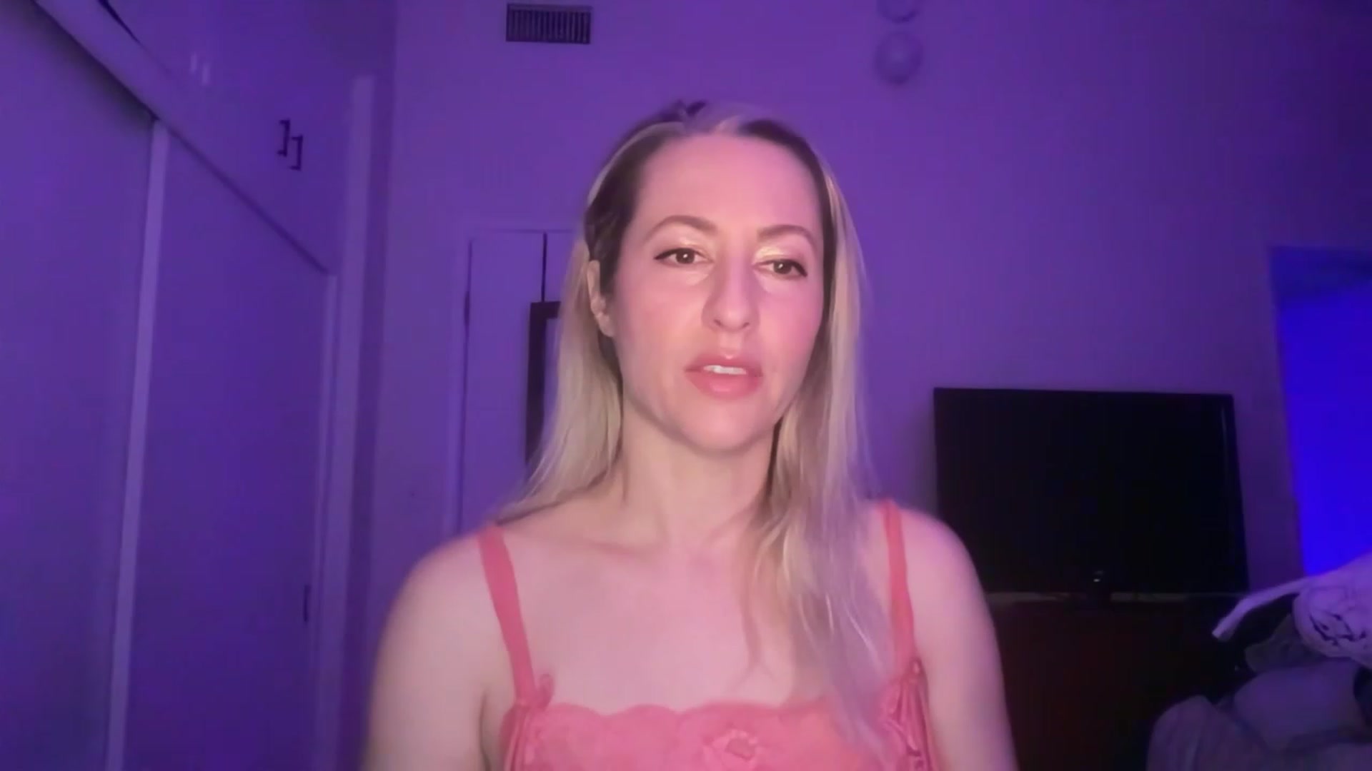 Gallery image thumbnail from Venmome's myfreecams stream on, 02/17/2023, 03:26 image 5 of 20