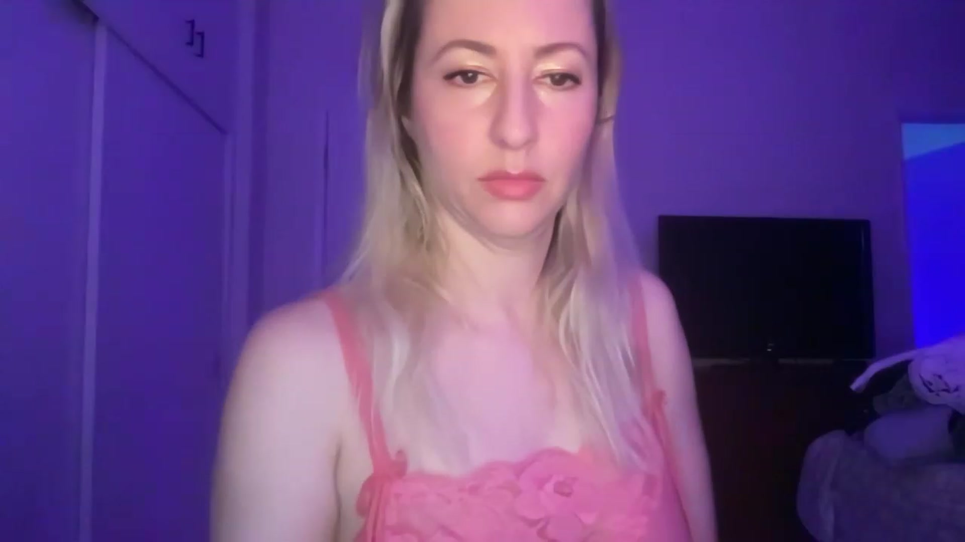 Gallery image thumbnail from Venmome's myfreecams stream on, 02/17/2023, 03:26 image 2 of 20