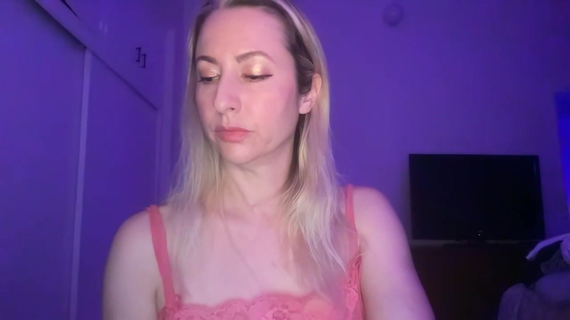 Gallery image thumbnail from Venmome's myfreecams stream on, 02/17/2023, 03:26 image 13 of 20