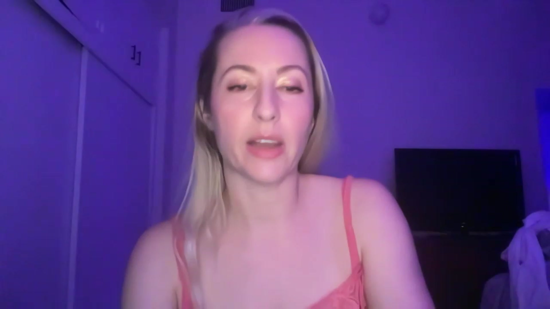 Gallery image thumbnail from Venmome's myfreecams stream on, 02/17/2023, 03:26 image 16 of 20
