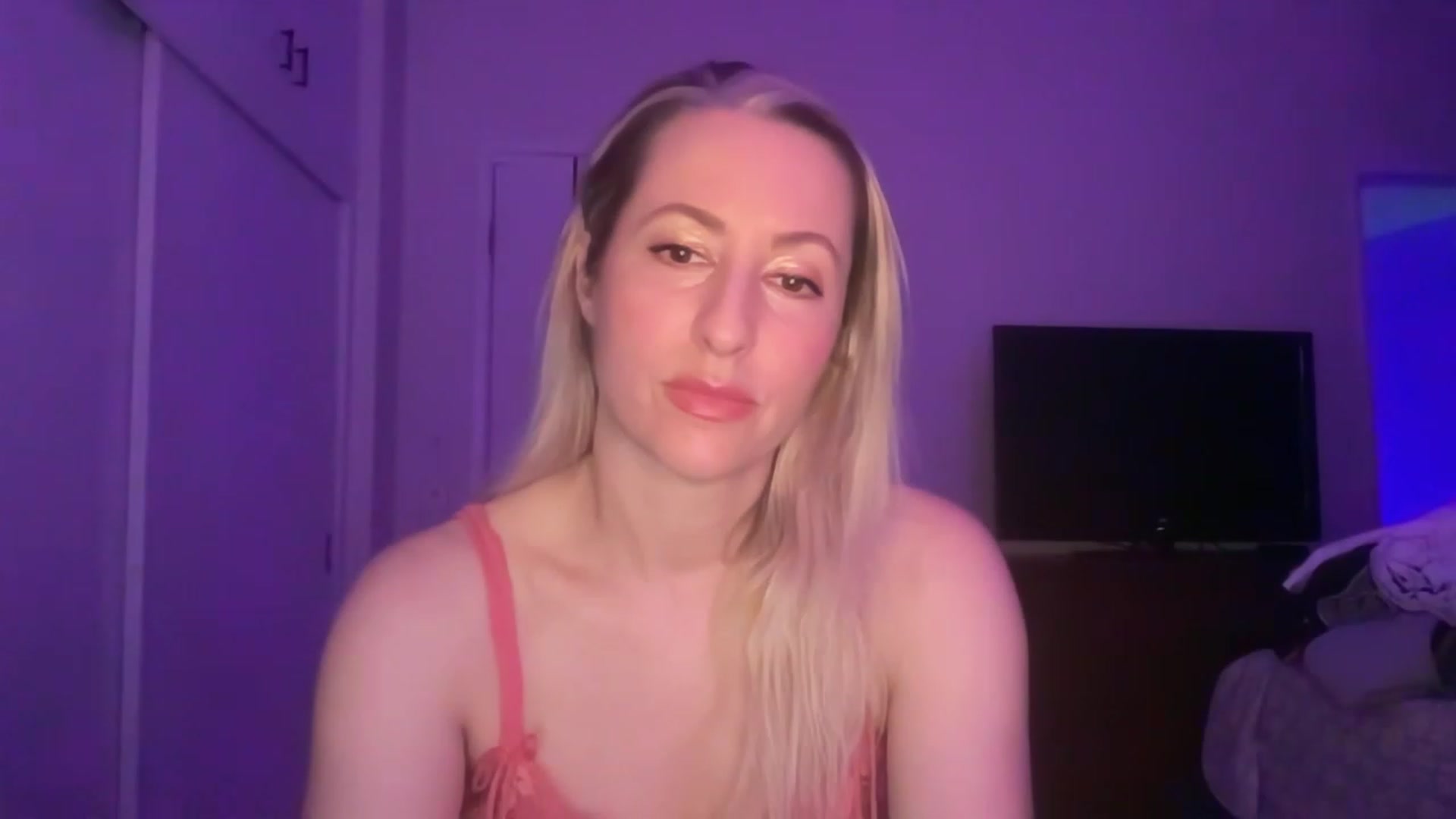 Gallery image thumbnail from Venmome's myfreecams stream on, 02/17/2023, 03:26 image 3 of 20