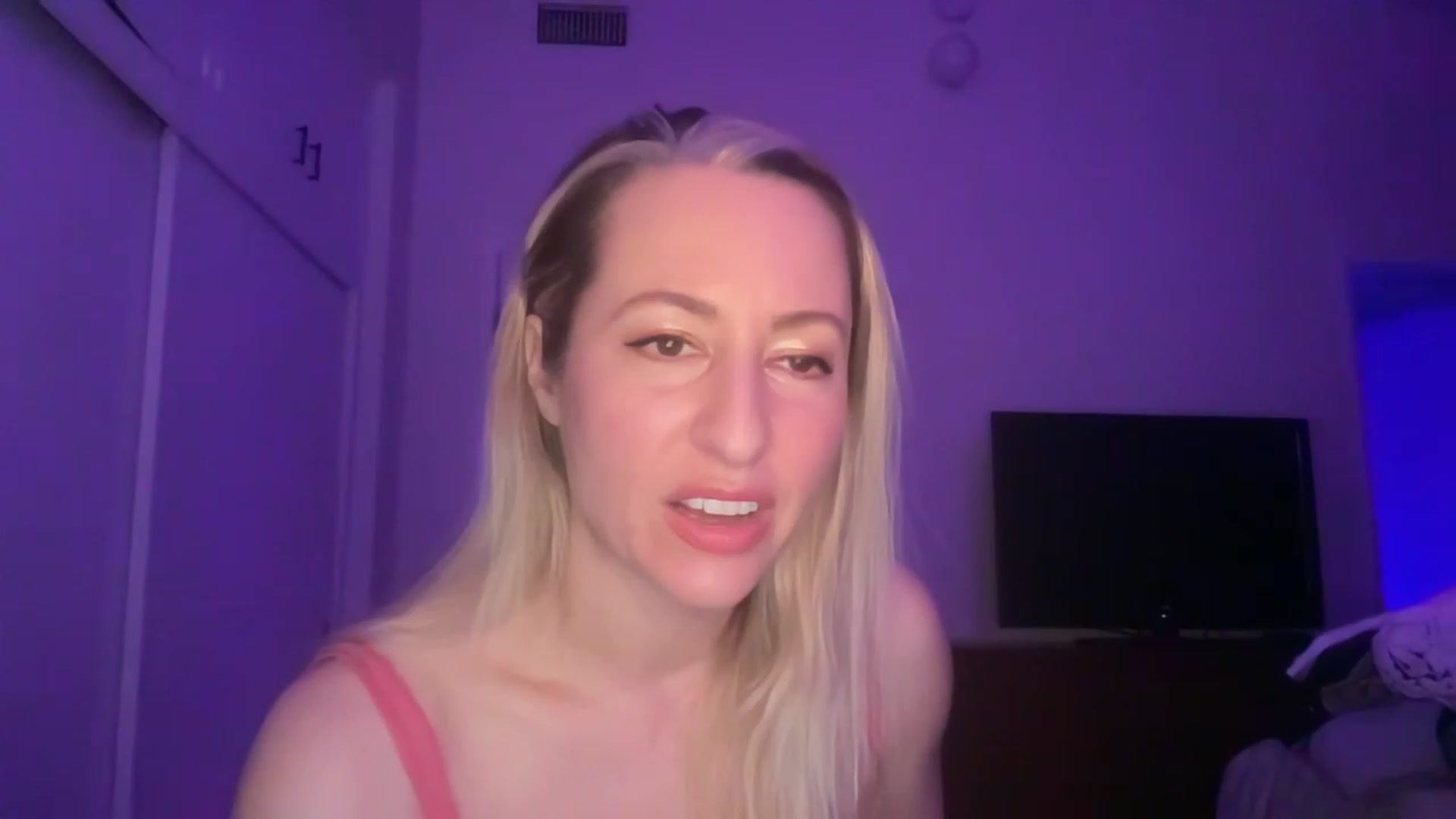 Gallery image thumbnail from Venmome's myfreecams stream on, 02/17/2023, 03:26 image 6 of 20