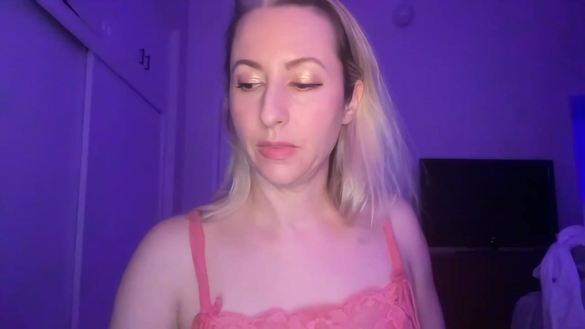 Gallery image thumbnail from Venmome's myfreecams stream on, 02/17/2023, 03:26 image 18 of 20