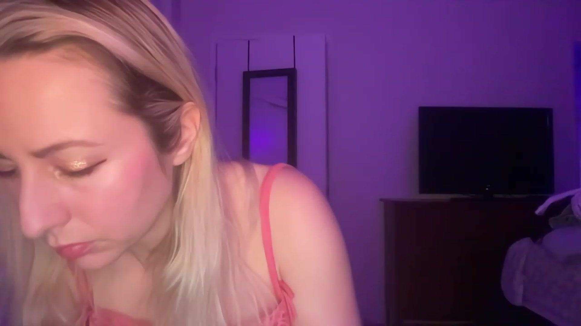 Gallery image thumbnail from Venmome's myfreecams stream on, 02/17/2023, 03:26 image 12 of 20
